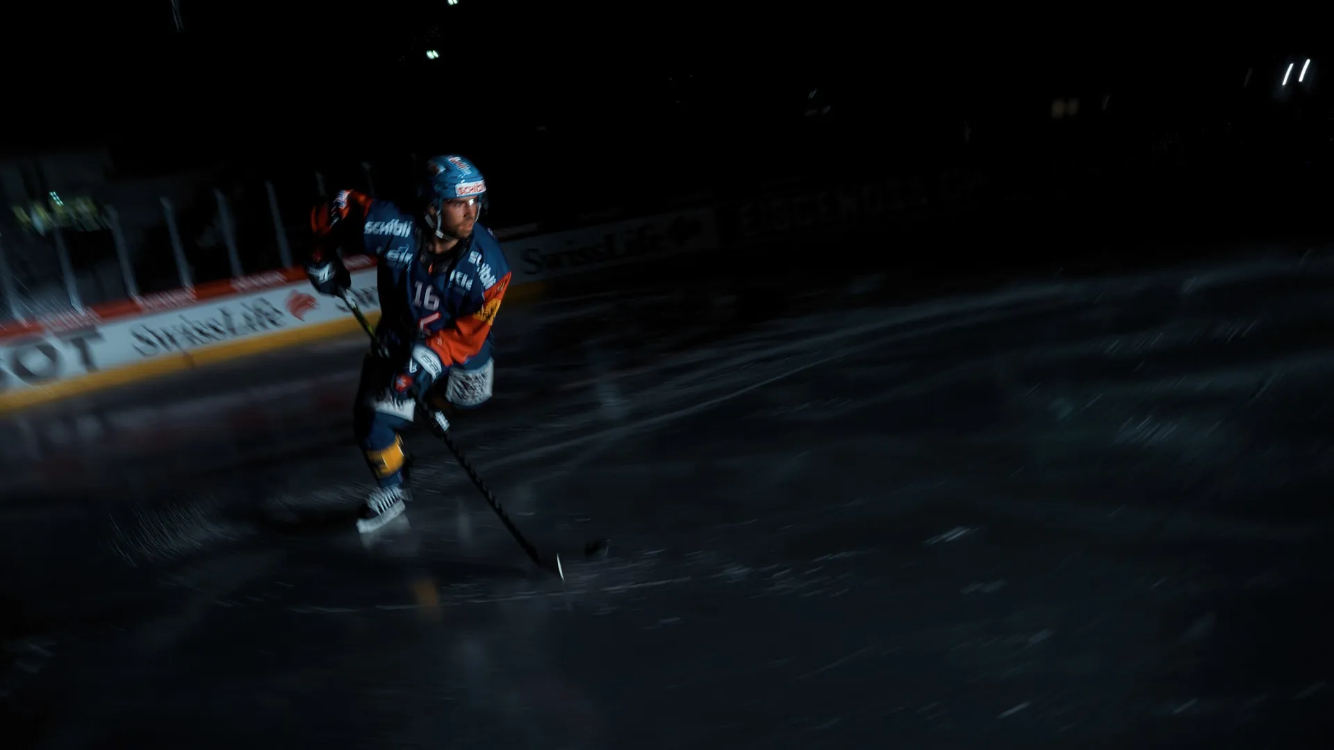 stimo PRÄSENTIERT SPIELEREINLAUF DES EHC KLOTEN 